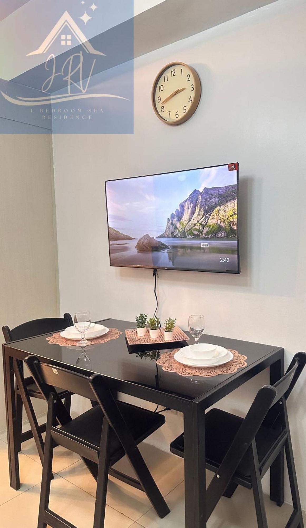 1bedroom With Balcony Facing Moa Apartment *