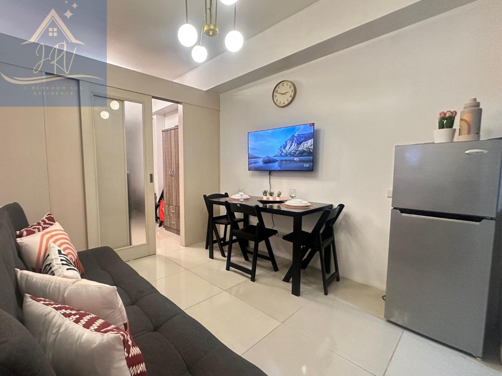 1bedroom With Balcony Facing Moa Apartment